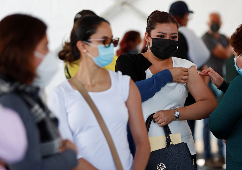 Ajustar las mascarillas es clave para la protección contra el COVID-19