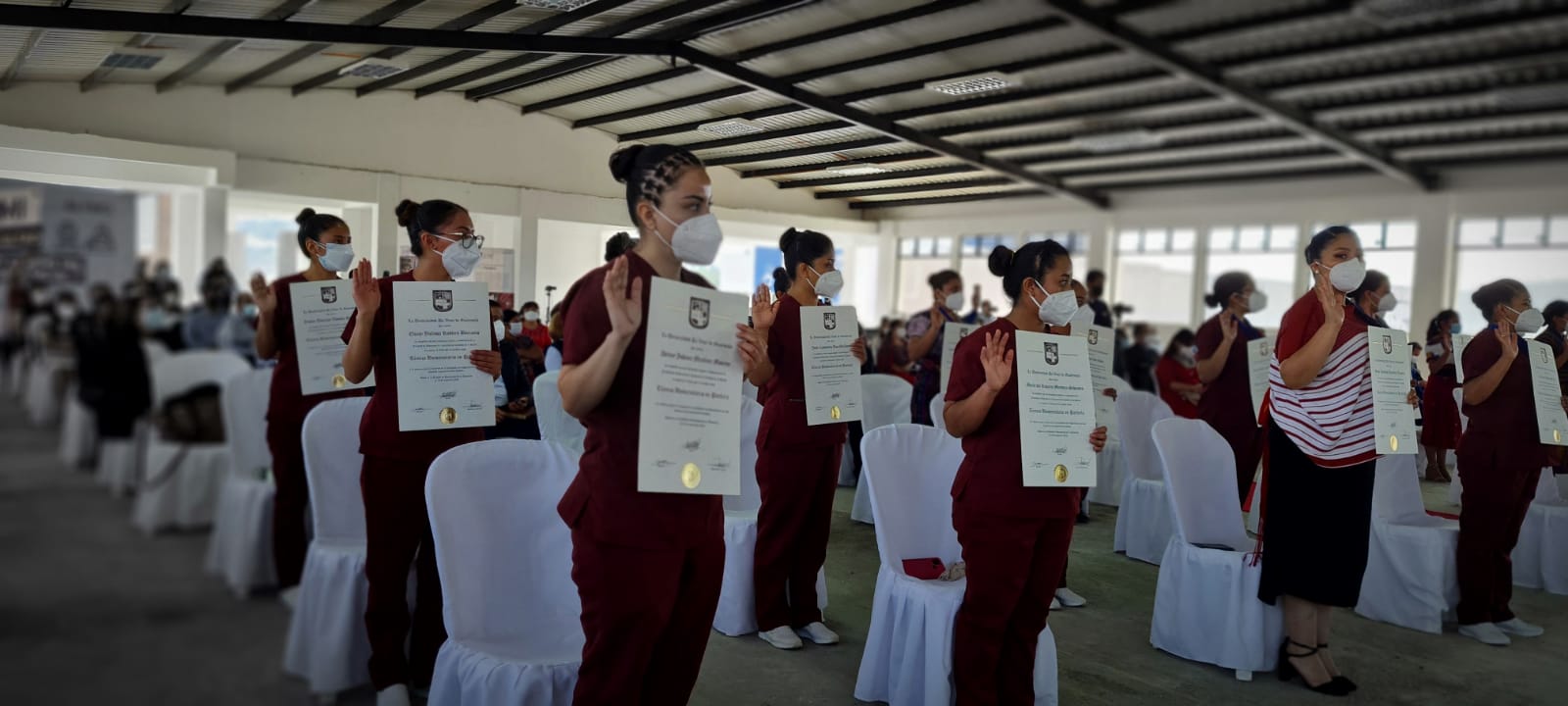 Más de 30 mujeres huehuetecas se gradúan a nivel universitario como parteras