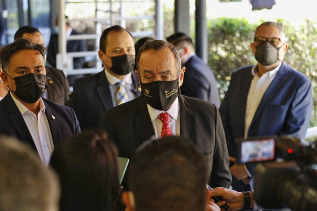 Presidente hace llamado a vacunarse y protegerse contra el COVID-19 en el Día del Cariño