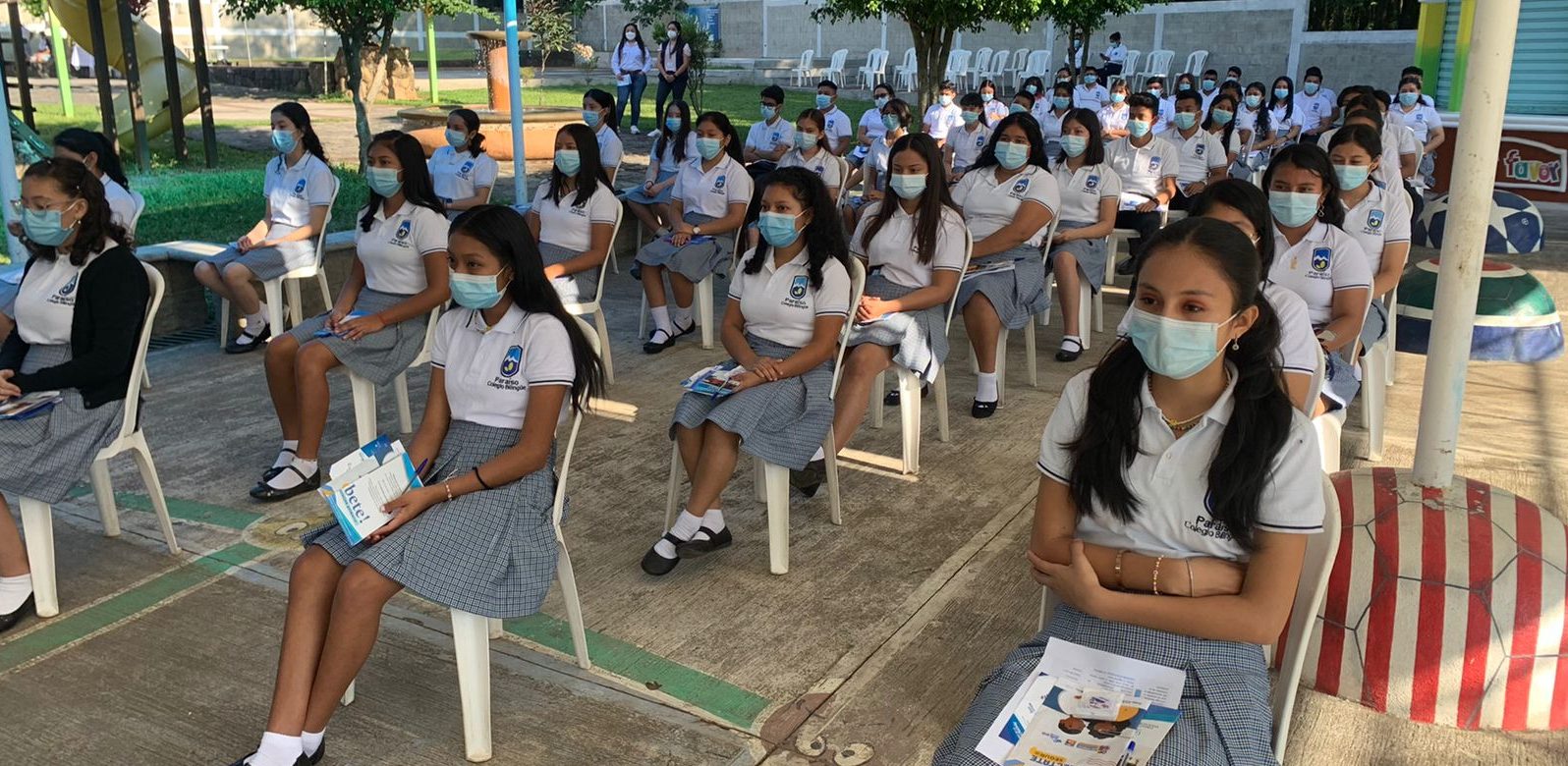 SVET instruye a estudiantes retaltecos sobre la prevención de delitos contra la integridad