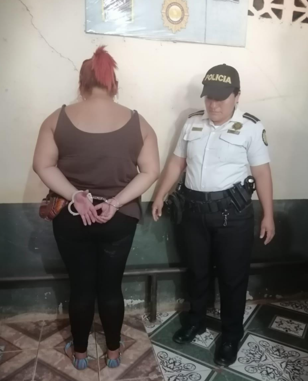 Capturan a mujer señalada de trasladar en vehículo a personas indocumentadas de origen cubano