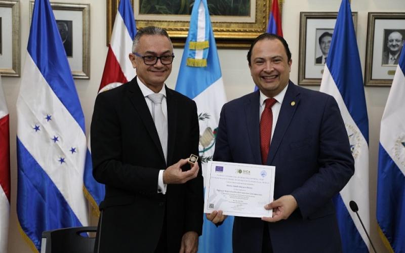 Firman convenio para capacitar a funcionarios del Minex e ICAP