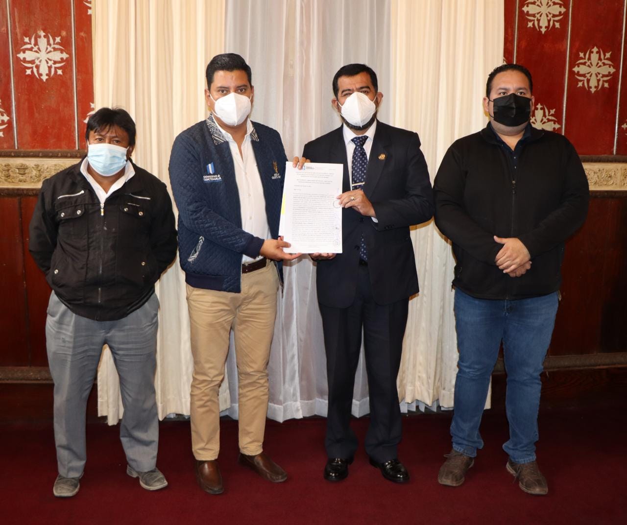Autoridades de Quetzaltenango firman convenios para ejecución de obras