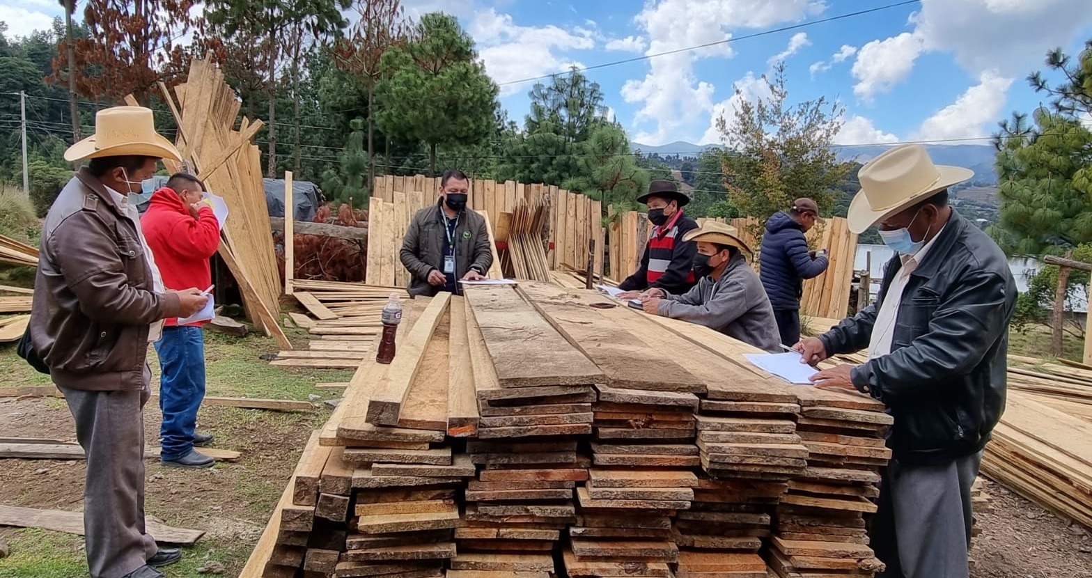 Inab capacita a empresarios del sector forestal