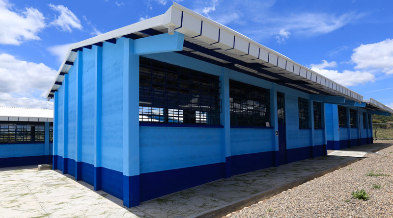 Gobierno remoza más de 4 mil escuelas en el país