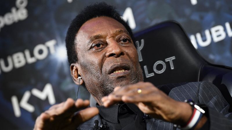 Pelé vuelve al hospital para continuar tratamiento