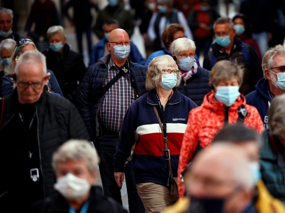 El ECDC reitera que mascarillas reducen transmisión y protegen a vulnerables