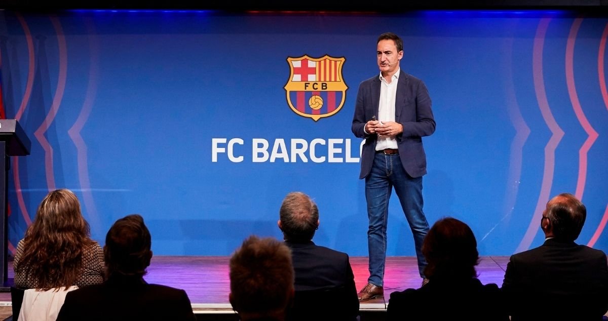 Renuncia el director general del FC Barcelona, Ferran Reverter