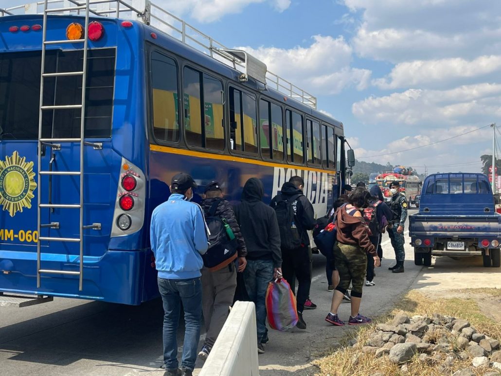 Remiten a Migración a 19 personas que ingresaron a Guatemala de forma irregular