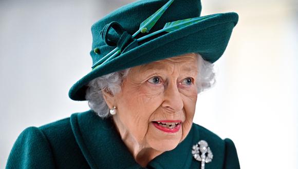 Isabel II vuelve al trabajo una semana después de dar positivo por COVID-19