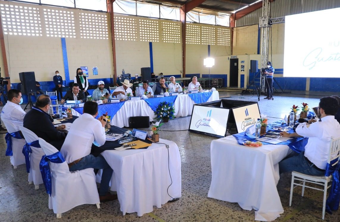 Alcaldes de Jalapa conocieron la importancia del reglamento para la protección del medio ambiente.