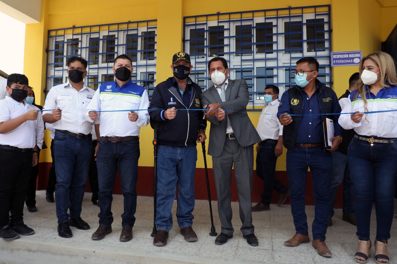 Estudiantes de Canillá cuentan con escuela remodelada