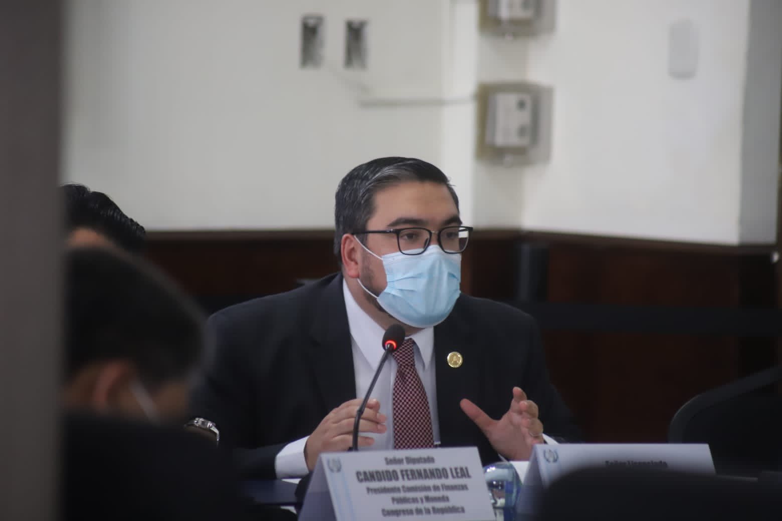 El titular del MEM, Alberto Pimentel, explicó a jefes de bloque del Congreso sobre las medidas analizadas por el Ejecutivo.