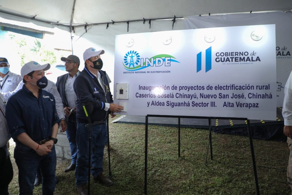 Plan de electrificación rural avanza en Alta Verapaz