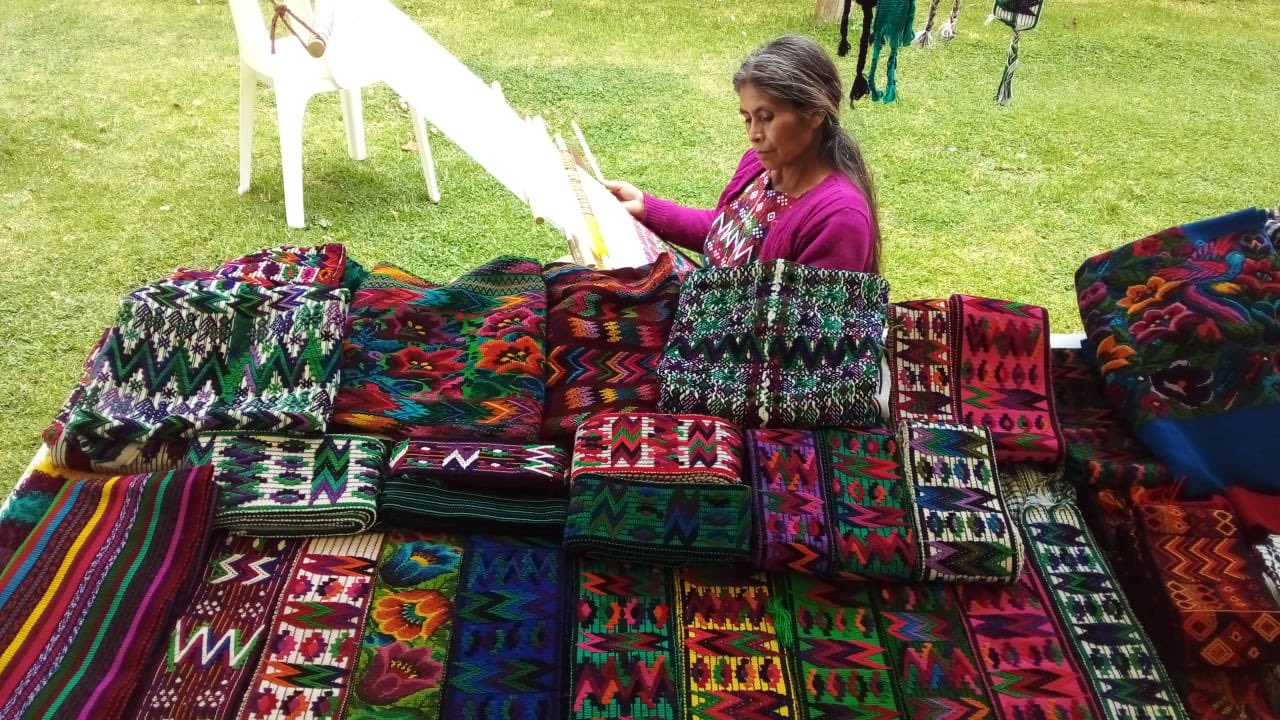 Gobierno apoya a más de 500 mujeres para promover sus productos en bazares