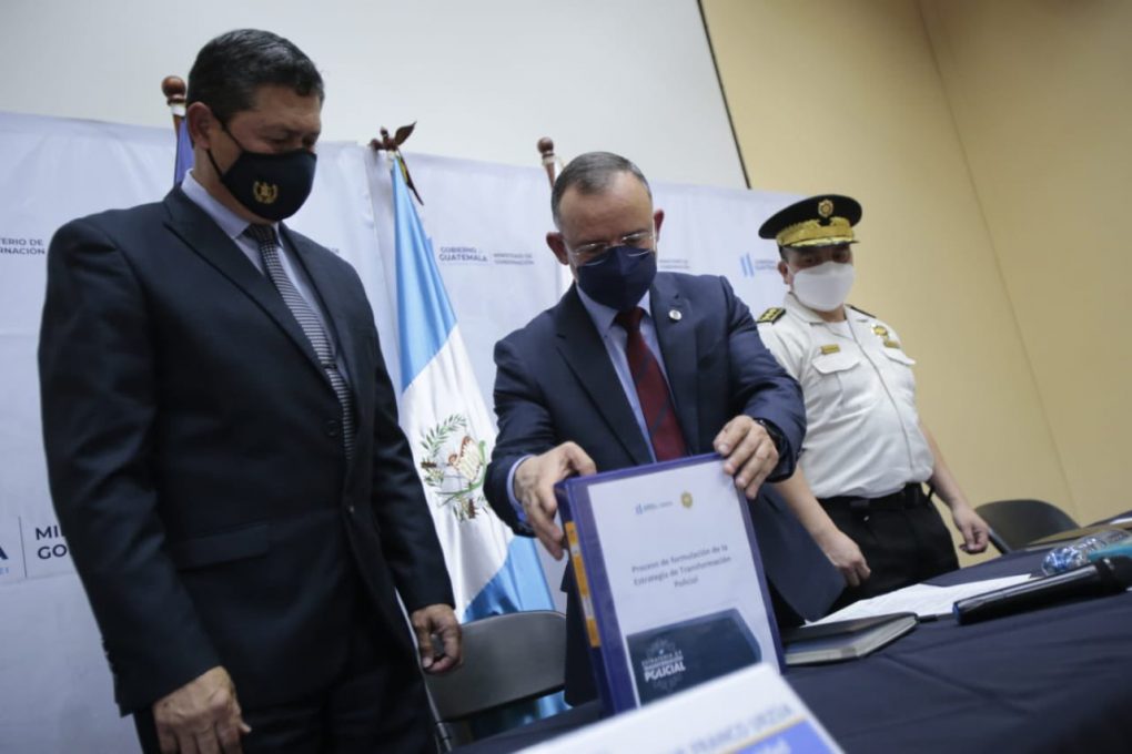Mingob presenta estrategia de transformación policial