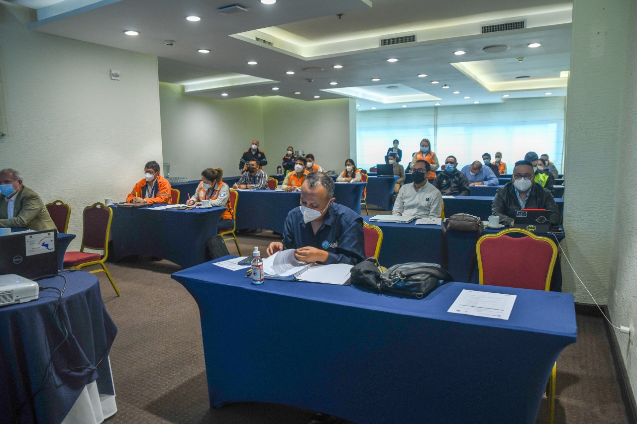 Implementan taller de aislamiento sísmico y estructuras de amortiguamiento para edificios