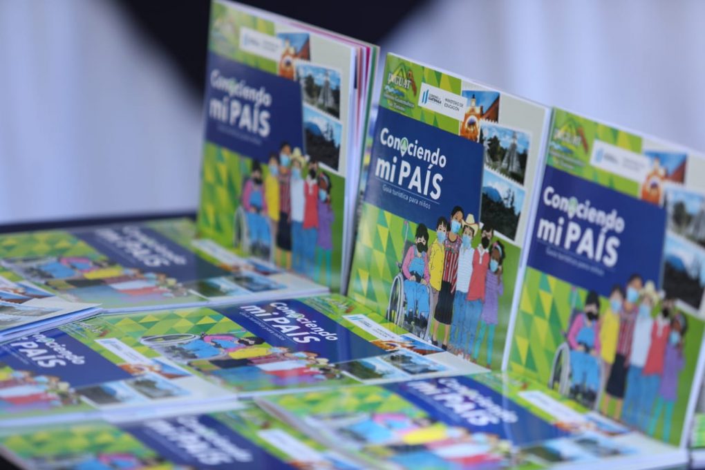 Entregan 40 mil ejemplares de guía turística “Conociendo mi país”