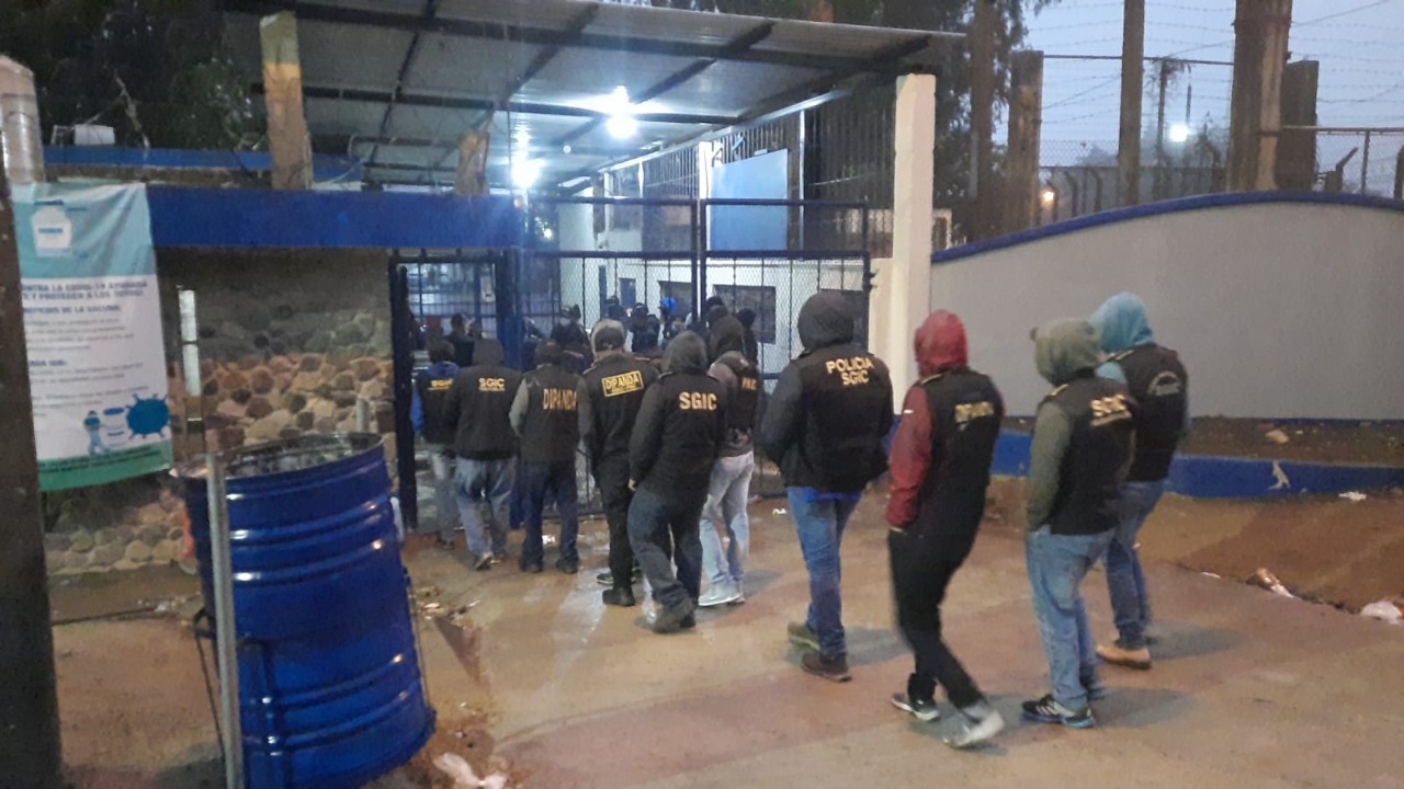 PNC efectúa requisa en cárcel Pavón