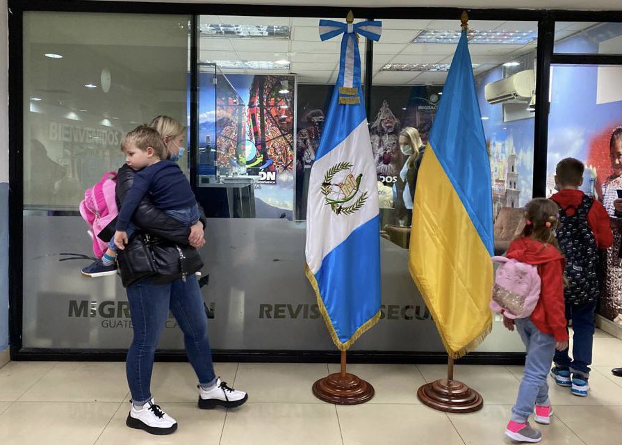 “Estamos brindando entrada humanitaria a Guatemala a todos los ucranianos que buscan refugio”, dice presidente