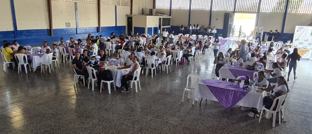 Reconocen contribución de mujeres en el desarrollo social de Jalapa