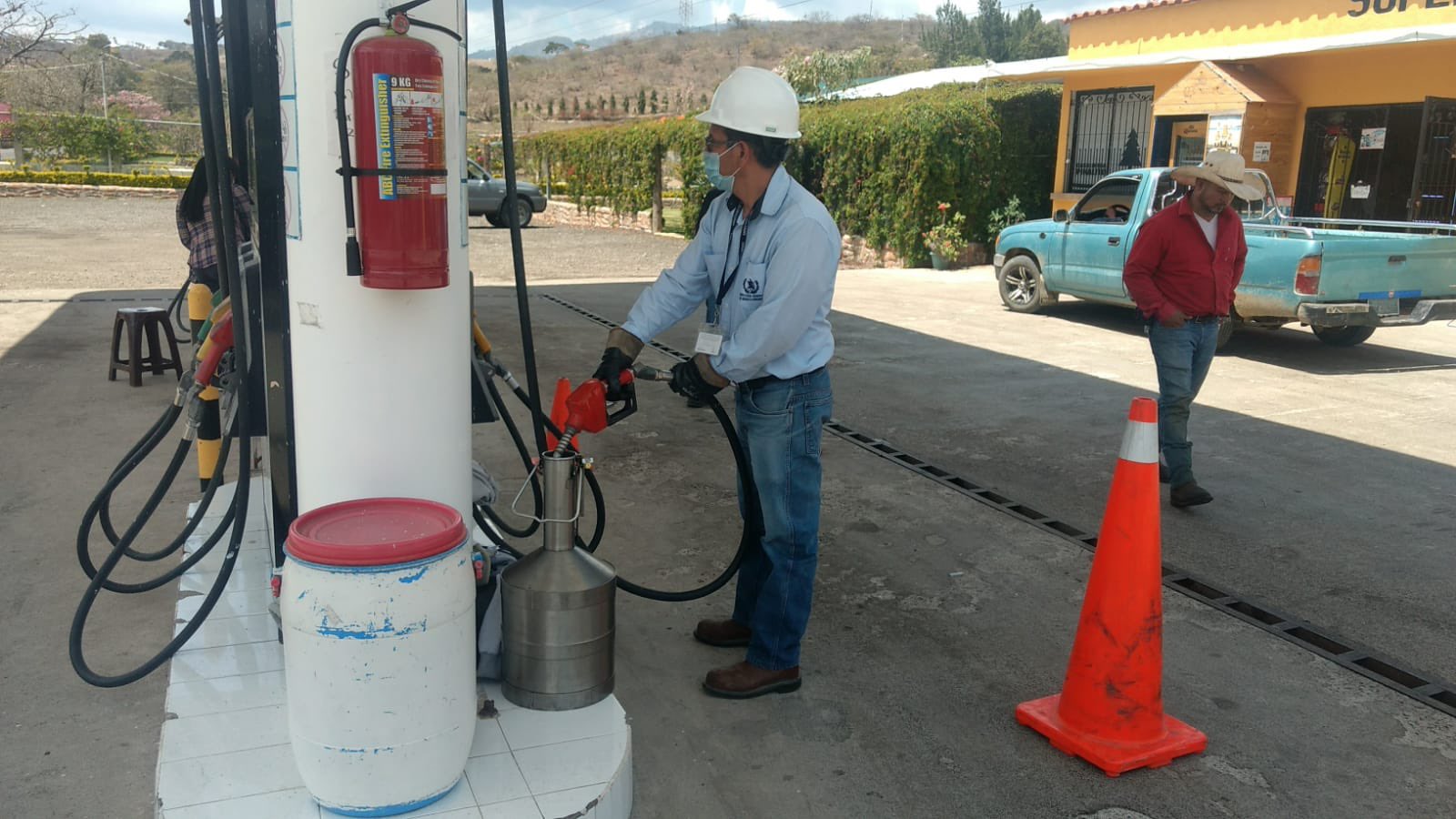 Las autoridades mantienen operativos para evitar especulación de precios de los combustibles.
