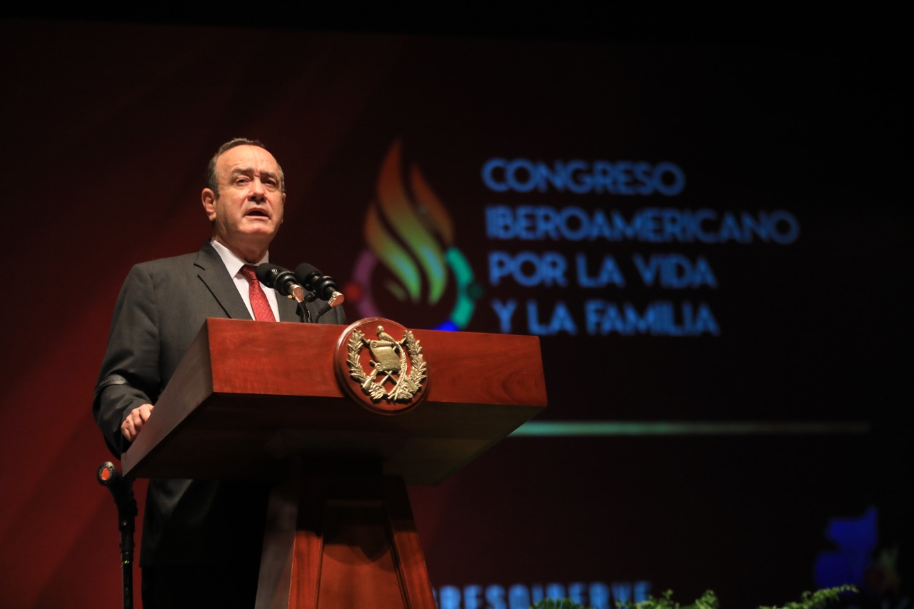 Presidente Alejandro Giammattei durante su discurso en el Teatro Nacional.
