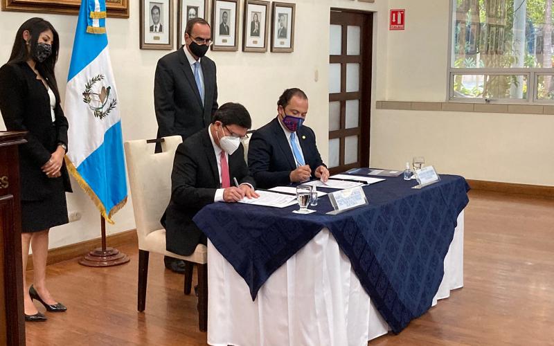 Unen esfuerzos para facilitar voto en el extranjero