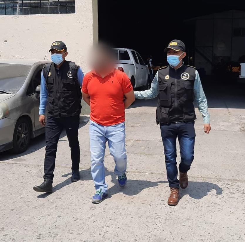 Capturan a cuatro individuos, resultado de denuncia presentada por Comisión contra la Corrupción