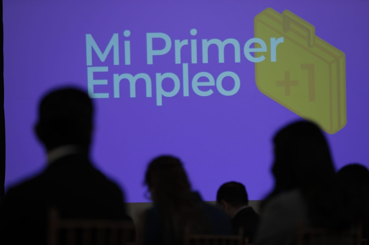 Programa Beca Mi Primer Empleo beneficiará a más de 800 jóvenes