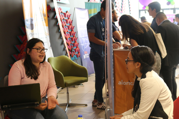 Realizan feria de empleo del sector de contact center & BPO