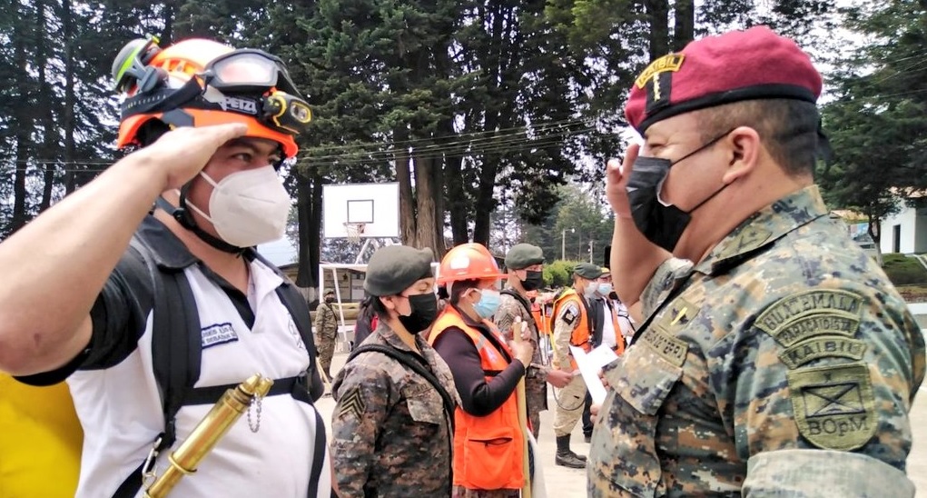 Soldados finalizan capacitación para atender incendios forestales