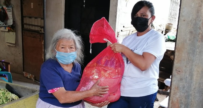 Mis Años Dorados entrega alimentos a adultos mayores