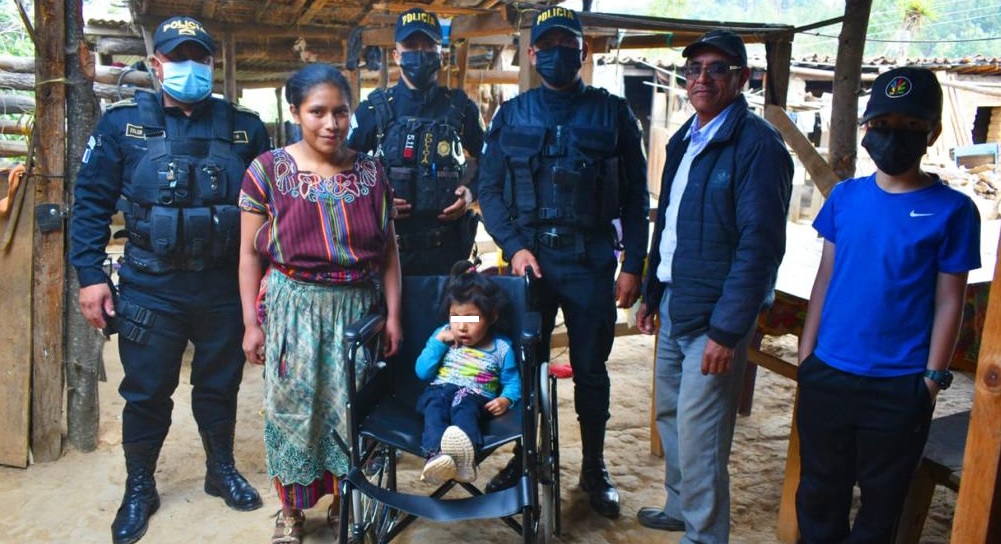 Labor social de la PNC beneficia a población vulnerable de Totonicapán