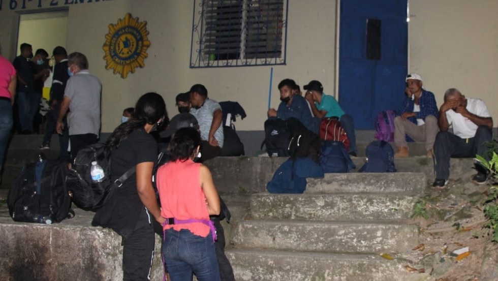 Sorprenden a presunto coyote cuando movilizaba a migrantes en un cabezal