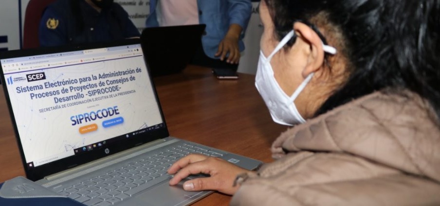 Personal municipal de Quiché se capacita en el uso del Siprocode