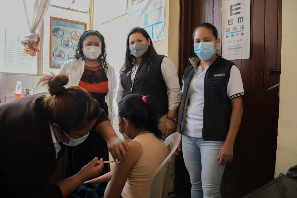 Se inicia vacunación de niños de 6 a 11 años en Baja Verapaz