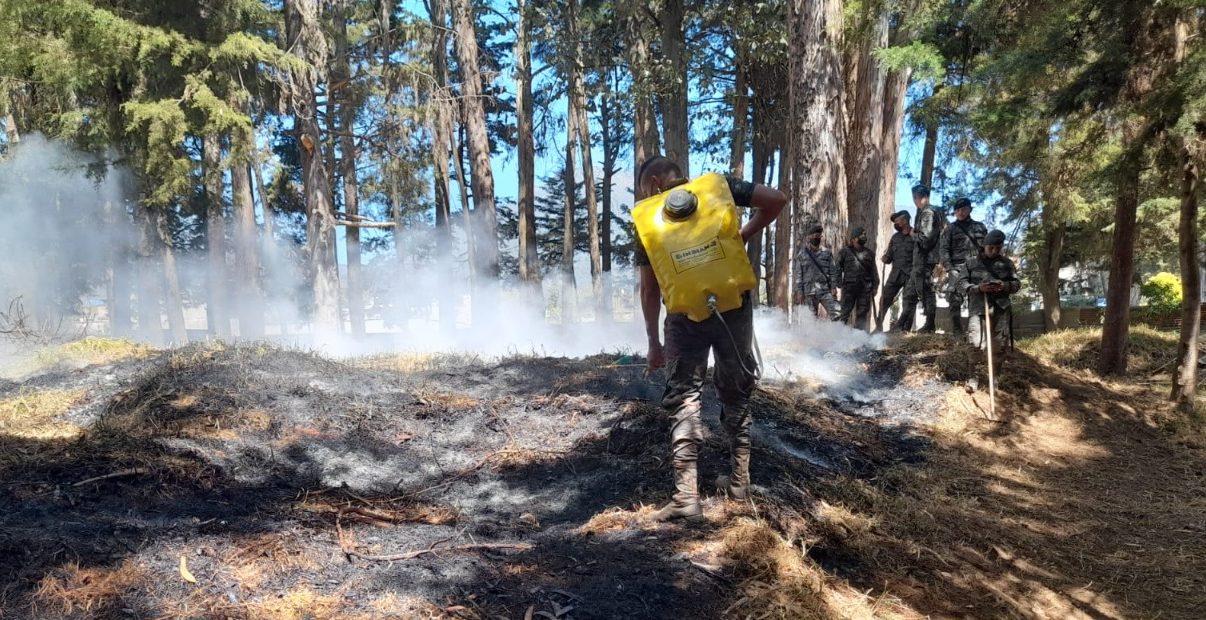 Soldados, preparados para atender incendios forestales