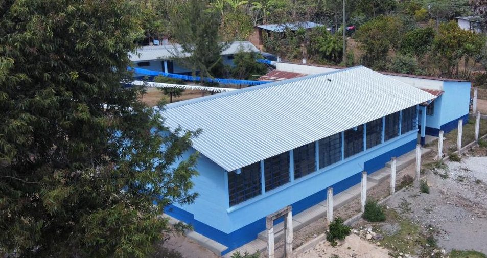 Ampliación de escuela rural contribuye al progreso de Jalapa