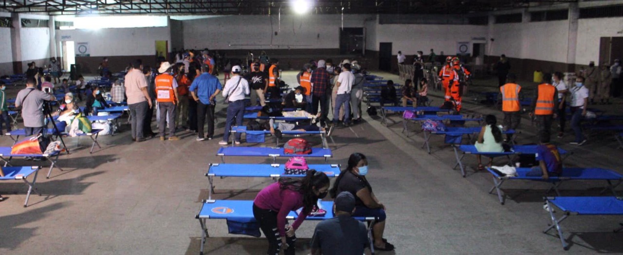 Más de 500 personas permanecen albergadas por actividad volcánica