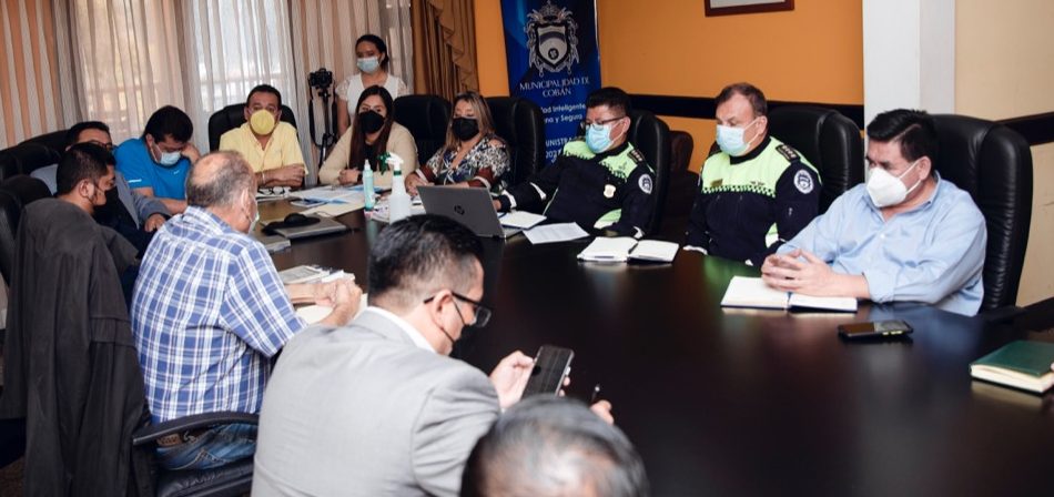 Mesa técnica discute costo de pasaje en transporte de Cobán
