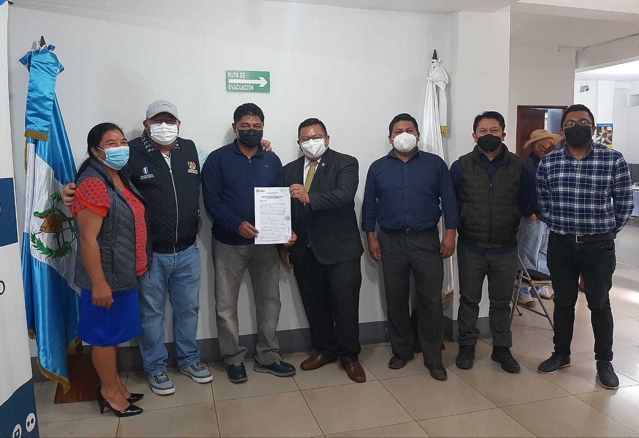Comunidades de Chimaltenango contarán con mejores caminos