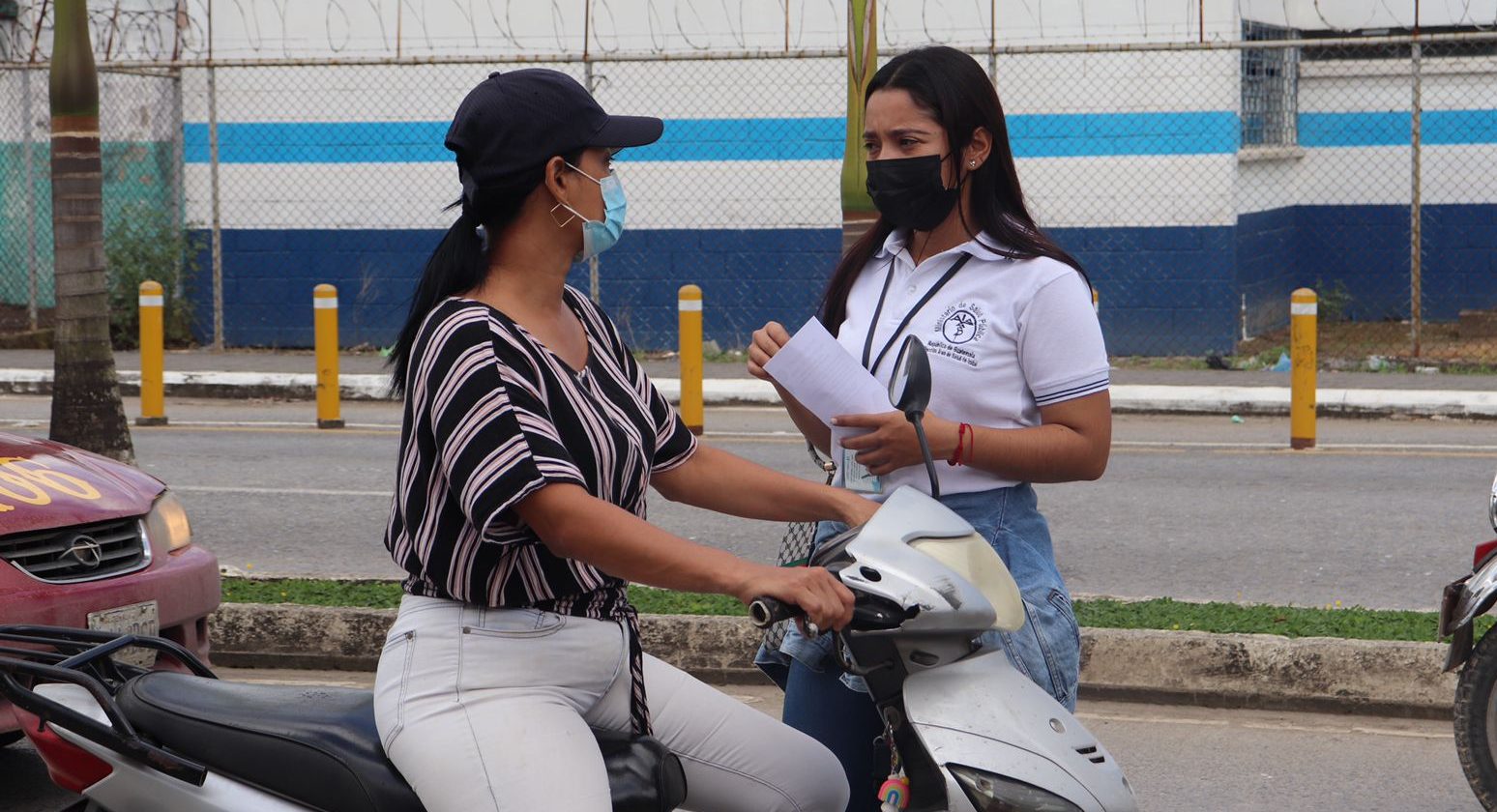 Invitan a población de Puerto Barrios a vacunarse contra el COVID-19