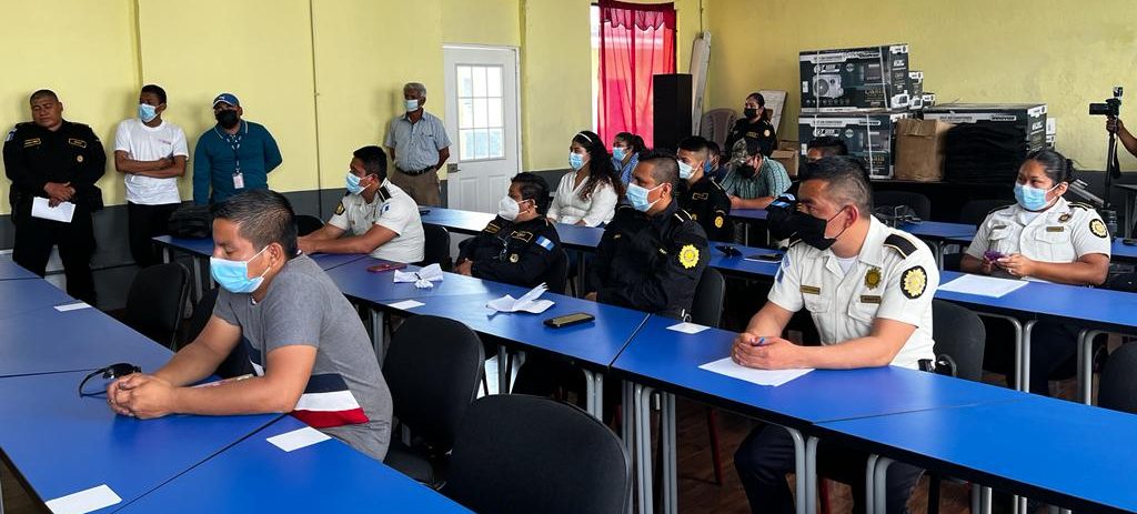 Agentes de la PNC fortalecen sus capacidades en reparación de vehículos
