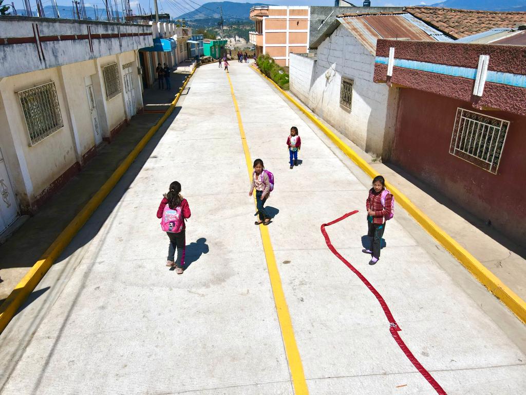 Vecinos de San Francisco El Alto se benefician con mejoramiento de camino rural