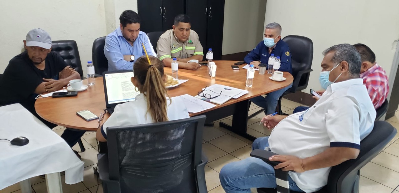 Mediación de autoridades impide bloqueo de ruta
