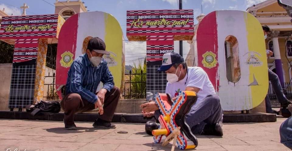 Colectivo revive el juego de “las tipachas” en Totonicapán