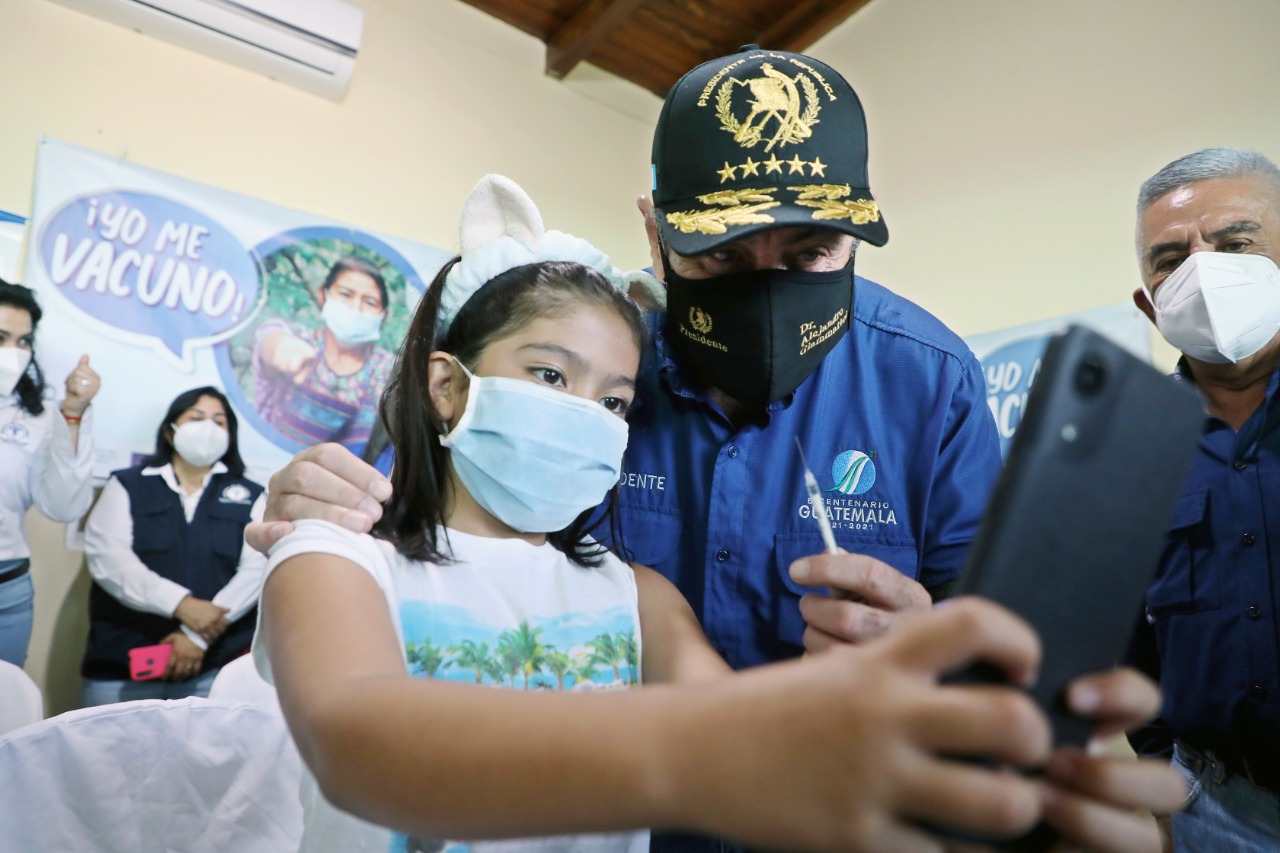 Presidente: Vacunas hay en Guatemala