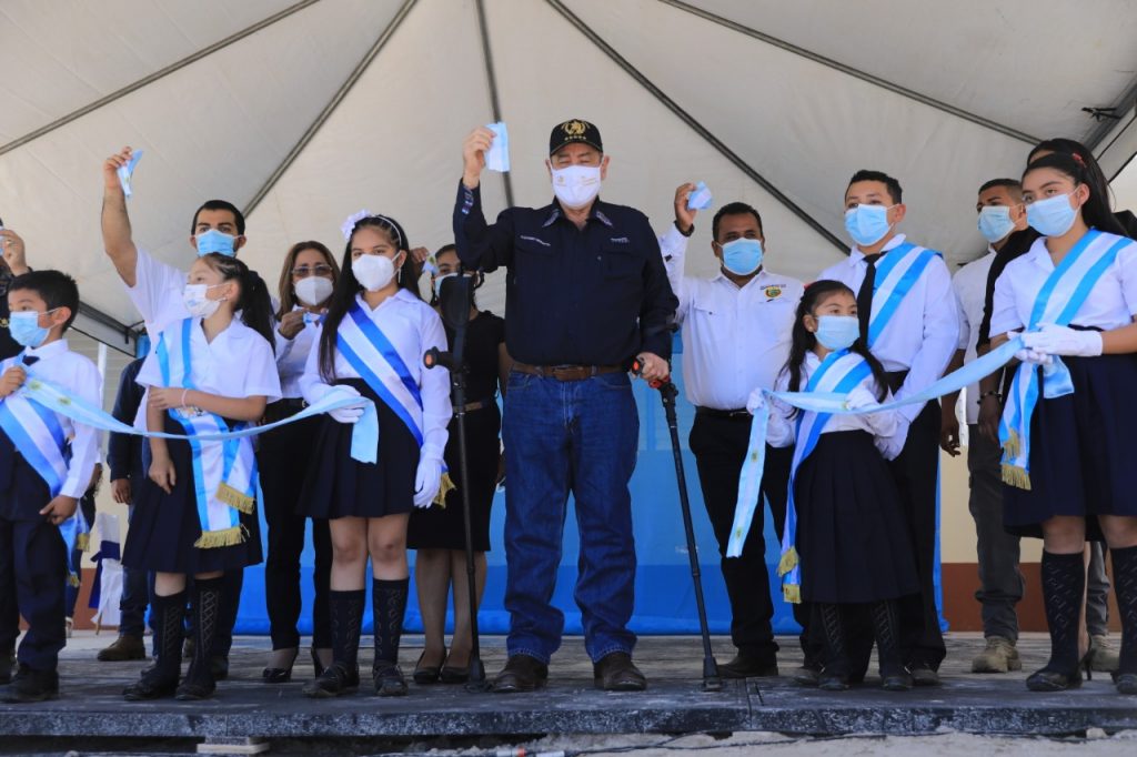El presidente Alejandro Giammattei resaltó la importancia de fortalecer la educación del país.
