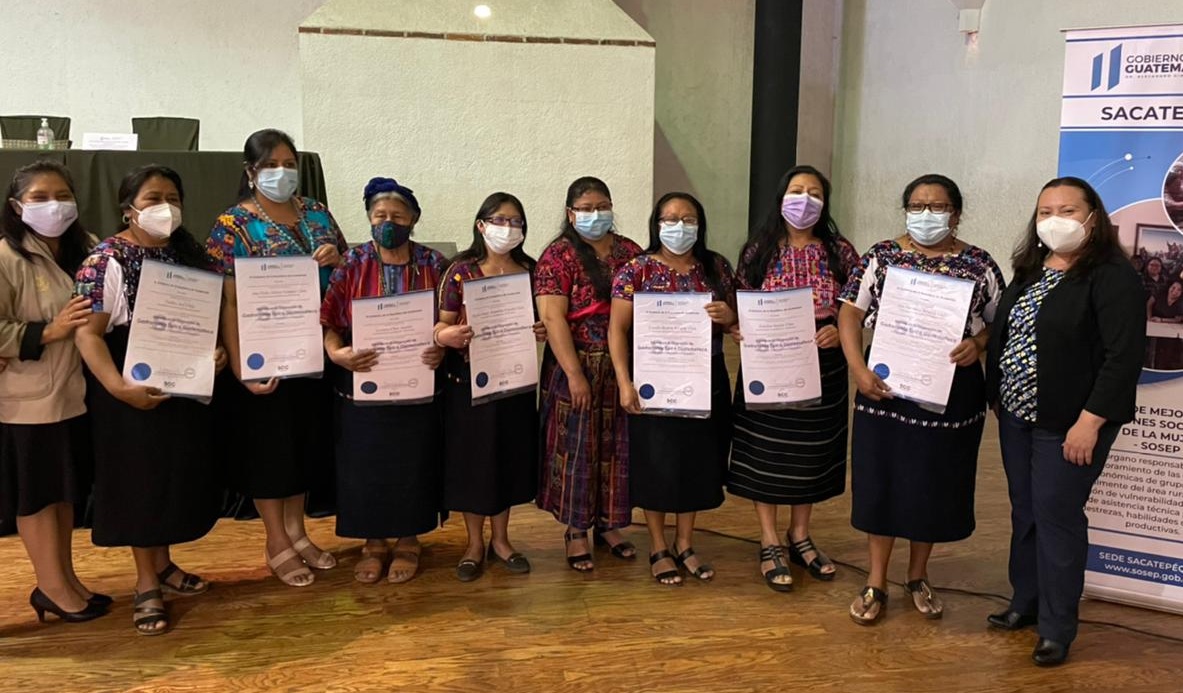 Mineduc certifica competencias laborales de vecinas de Sacatepéquez